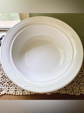 Corning White Flora Casual Elegance 1.5 Qt Casserole Serving Bowl 12”